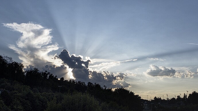 2025-07-02-19-10-28-P1070719 - 2025-07-02-19-10-28-P1070721_hdr_01