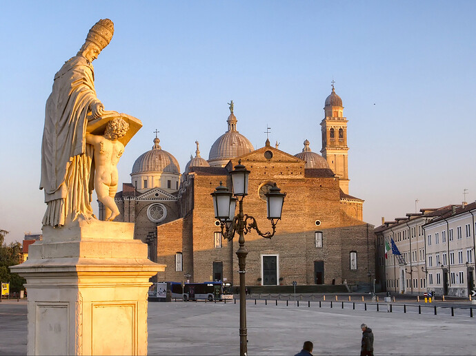 _1010835-GIMP_L-a-b1 Unbuilding crane