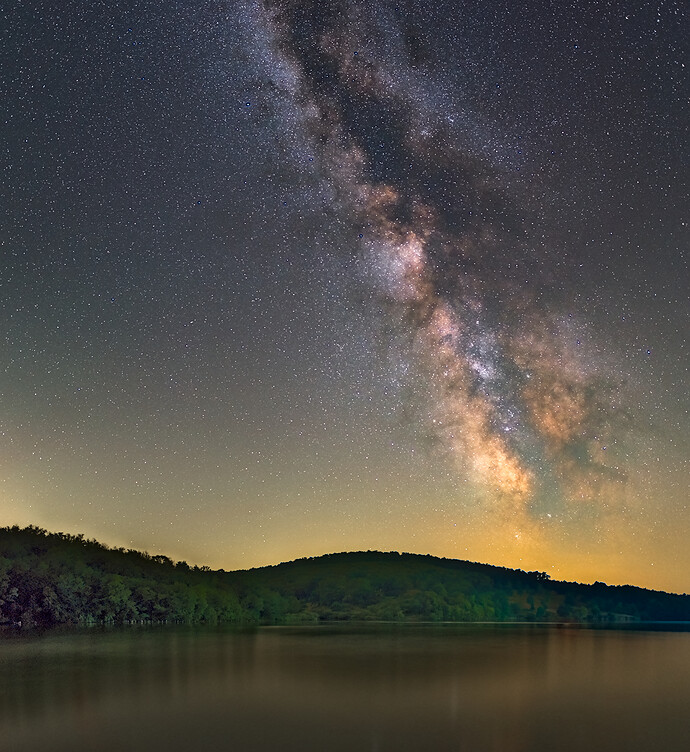 Milky way over the lake