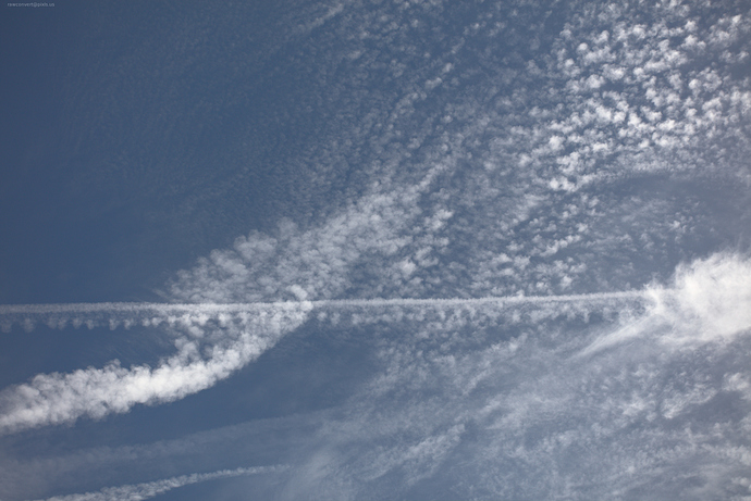 2496-clouds-and-vapour-trail