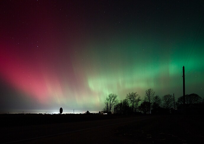 Aurora Borealis in northern Illinois, USA - Play Raw - discuss