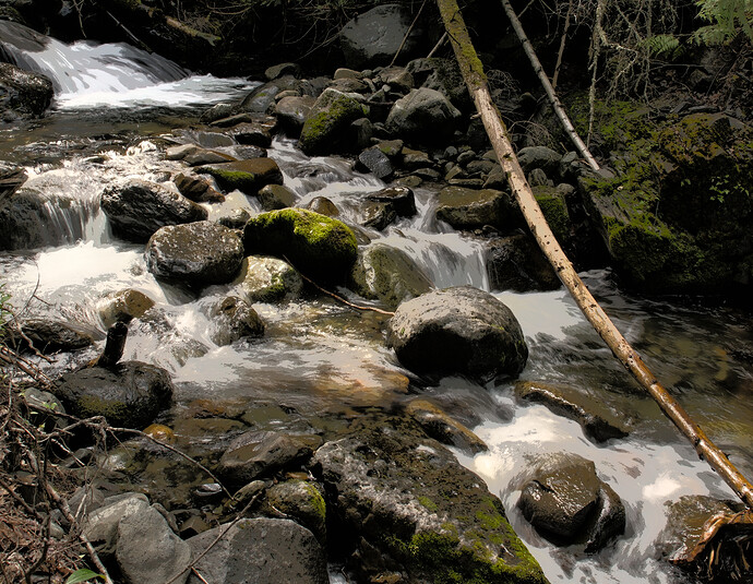 _DSC6136--white-water-rocks-RawConvert