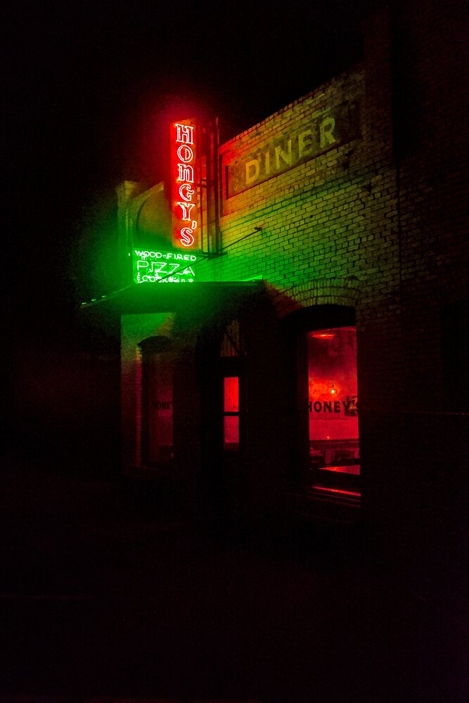 20260204_neon_light_pizzaria_01