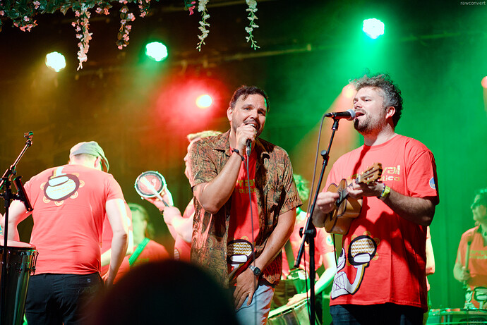 _5D_03799-two-singers-Tambor22--AgX-WPlinR2020-OUTsRGB