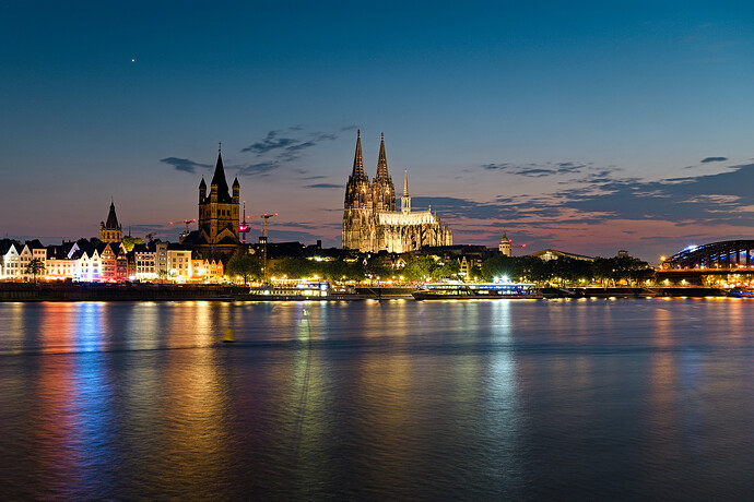 Kölner Dom Blaue Stunde 6032x4024 POSTER TIFF mit Blaushift-2 pixls